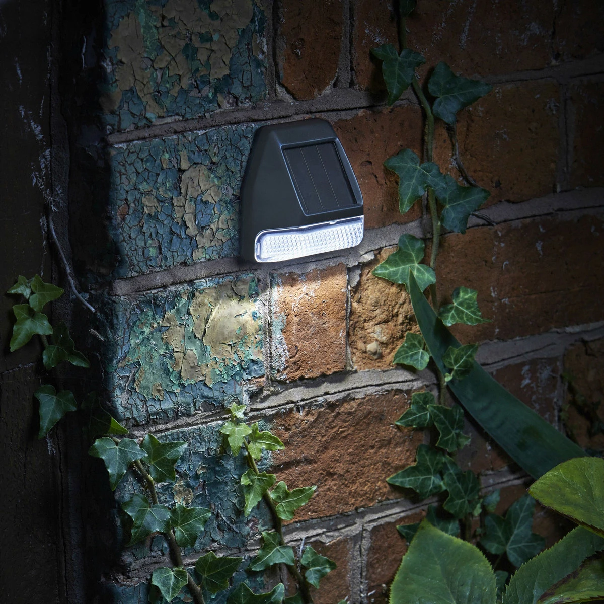 Solar Wall & Fence Light (Single Unit) 4 Solar Wall & Fence Light (Single Unit) - Image 2