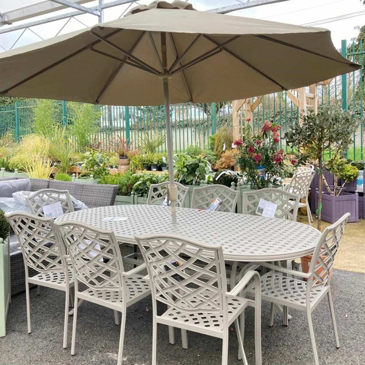 Beaumont Cast Aluminium 8-Seater Oval Furniture Set 4 Beaumont Cast Aluminium 8-Seater Oval Furniture Set - Image 2